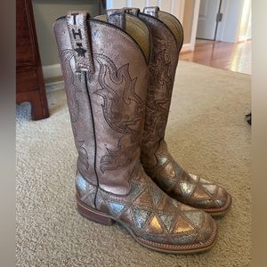 Rose Gold Tin haul boots size 7